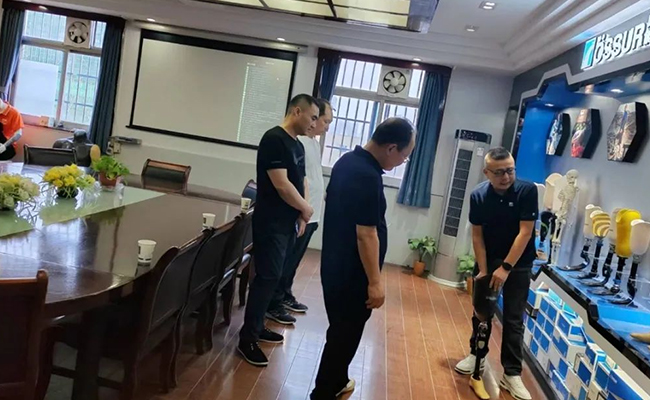 湖南省殘聯(lián)領導蒞臨長沙德誠精博參觀指導