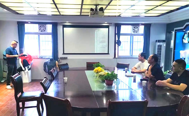 湖南省殘聯(lián)領導蒞臨長沙德誠精博參觀指導